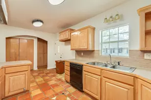 935 Magnolia St, Lake Jackson, TX 77566 - Photo 14