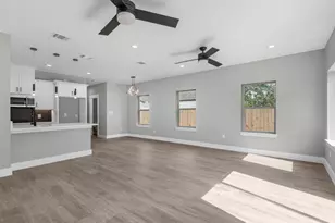 8013 Moon Beam St, Houston, TX 77088 - Photo 12