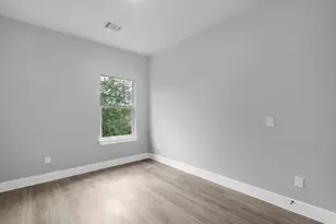 8013 Moon Beam St, Houston, TX 77088 - Photo 8