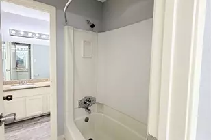 9461 Pagewood Ln, Houston, TX 77063 - Photo 32