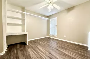 9350 Country Creek Dr, Houston, TX 77036 - Photo 2