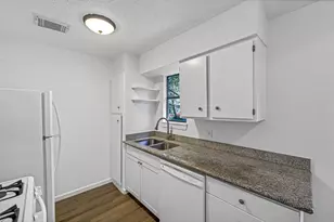 32B E Rivercrest Dr, Houston, TX 77042 - Photo 14