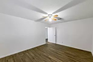 32B E Rivercrest Dr, Houston, TX 77042 - Photo 22
