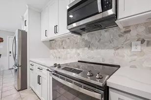 10902 Mullins Dr, Houston, TX 77096 - Photo 4