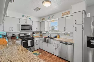 19 Dolphin St, Bayou Vista, TX 77563 - Photo 12