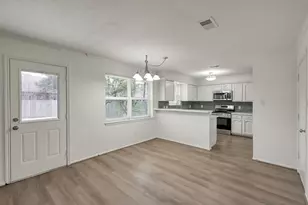 212 Oxford Dr, Conroe, TX 77303 - Photo 10