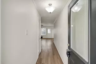 212 Oxford Dr, Conroe, TX 77303 - Photo 4