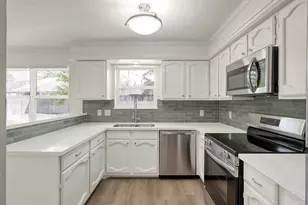 212 Oxford Dr, Conroe, TX 77303 - Photo 12