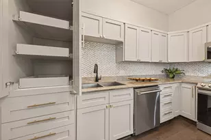 204 Marshall St, Houston, TX 77006 - Photo 10