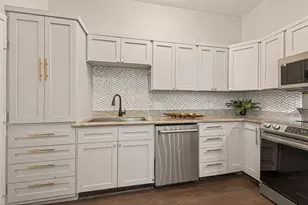 204 Marshall St, Houston, TX 77006 - Photo 4