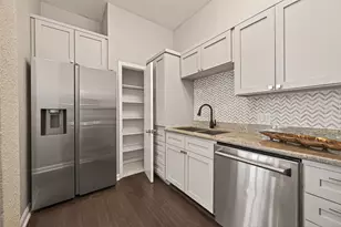 204 Marshall St, Houston, TX 77006 - Photo 10