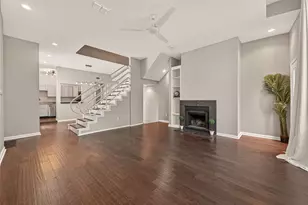 204 Marshall St, Houston, TX 77006 - Photo 2