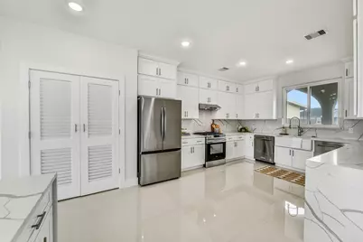 9208 W Bay Road, Galveston, TX 77554 - Photo 24