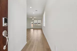 267 Charles Rdg Dr, Montgomery, TX 77316 - Photo 2