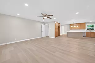 1341 Conrad Sauer Dr, Houston, TX 77043 - Photo 4