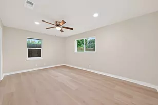 1341 Conrad Sauer Dr, Houston, TX 77043 - Photo 18