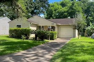 632 Kyle St, Angleton, TX 77515 - Photo 22
