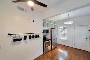 1635 Norfolk St, Houston, RI 77006 - Photo 8