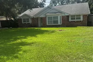 308 Crystal St, League City, TX 77573 - Photo 2