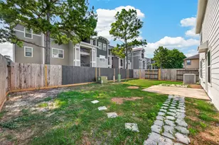 815 Leaholm Ln, Houston, TX 77090 - Photo 32