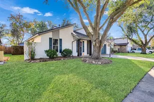 32 Sarita Rd, Angleton, TX 77515 - Photo 2