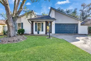 32 Sarita Rd, Angleton, TX 77515 - Photo 1