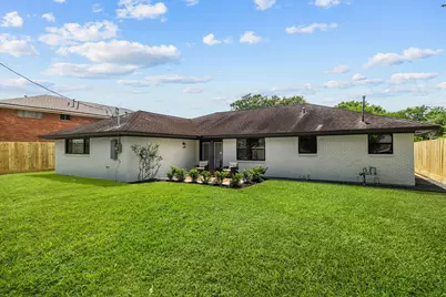 8713 Timberside Drive, Houston, TX 77025 - Photo 28