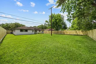 8713 Timberside Dr, Houston, TX 77025 - Photo 30