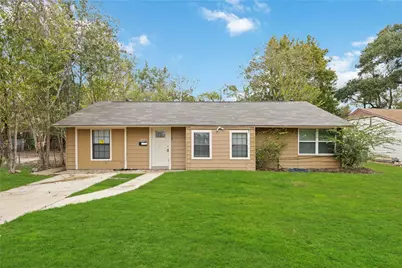 6043 Lyndhurst Drive, Houston, TX 77033 - Photo 1