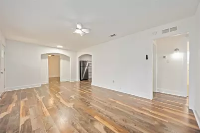 6043 Lyndhurst Drive, Houston, TX 77033 - Photo 6