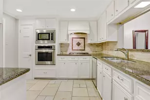 7514 Olympia Dr, Houston, TX 77063 - Photo 6