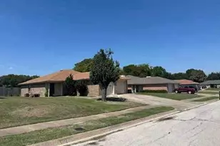 808 White Rock St, Saginaw, TX 76179 - Photo 2