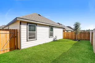 2808 Briggs Dr, Conroe, TX 77301 - Photo 2