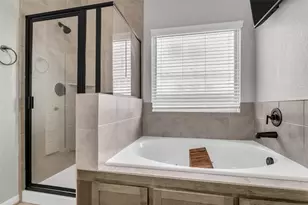 5338 CJ Walker Ln, Houston, TX 77048 - Photo 22