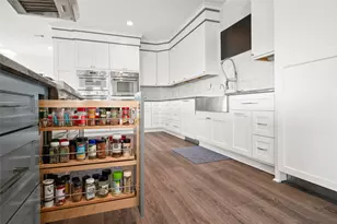 242 Isles End Rd, Tiki Island, TX 77554 - Photo 6