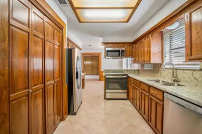 38 Devonshire Drive, Conroe, TX 77304 - Photo 16