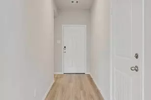 217 Rockbridge Dr, Huntsville, TX 77340 - Photo 2