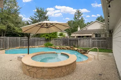 6 W Prairie Dawn Circle, The Woodlands, TX 77385 - Photo 2