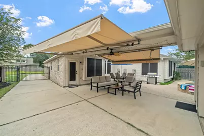 6 W Prairie Dawn Circle, The Woodlands, TX 77385 - Photo 20