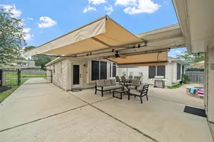 6 W Prairie Dawn Cir, The Woodlands, TX 77385 - Photo 20