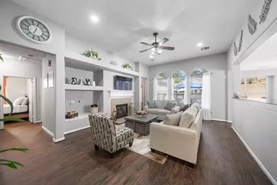 6 W Prairie Dawn Circle, The Woodlands, TX 77385 - Photo 6