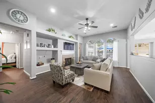 6 W Prairie Dawn Cir, The Woodlands, TX 77385 - Photo 6