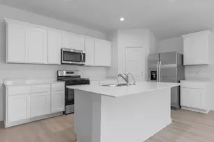 1015 River Coral Ln, Alvin, TX 77511 - Photo 4