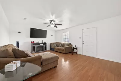 229 Austin Street, Angleton, TX 77515 - Photo 6