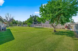 229 Austin St, Angleton, TX 77515 - Photo 30
