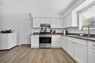 229 Austin St, Angleton, TX 77515 - Photo 12