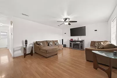 229 Austin Street, Angleton, TX 77515 - Photo 4