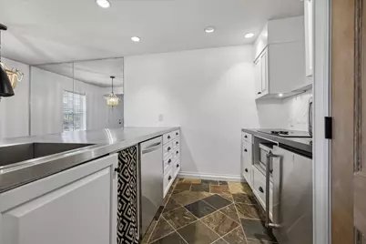 3131 Southwest Freeway #C26, Houston, TX 77098 - Photo 6