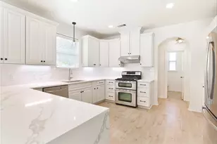 979 W 43rd St, Houston, TX 77018 - Photo 14