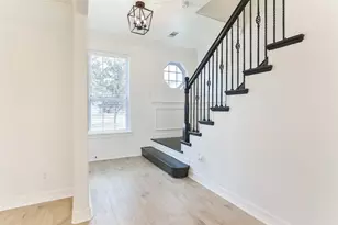 979 W 43rd St, Houston, TX 77018 - Photo 6